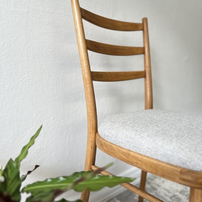 Obrázok stolička detail na operadlo